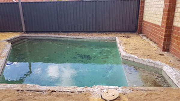 全澳最垃圾的泳池？ 澳女被网上骗子公司狂坑 $4000定金也打水漂 - 6