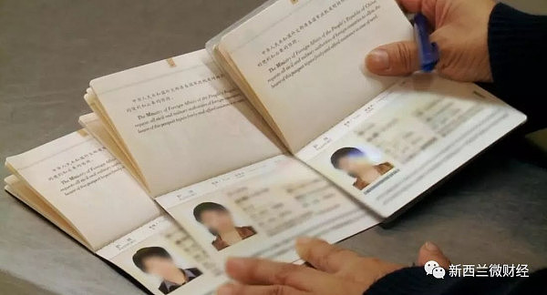 一名中国妹子被新西兰海关搜出3本中国护照，果然她是带着“特殊使命”来的…… - 7