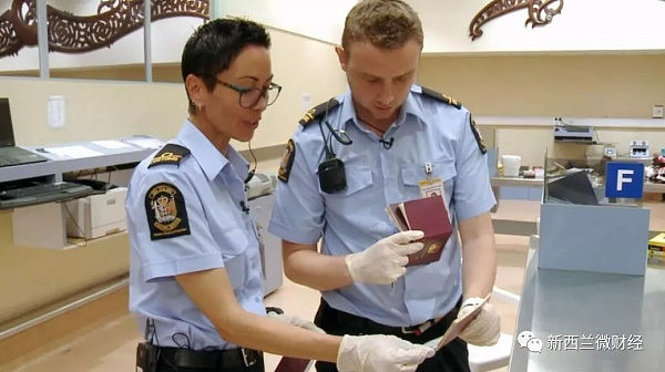 一名中国妹子被新西兰海关搜出3本中国护照，果然她是带着“特殊使命”来的…… - 8