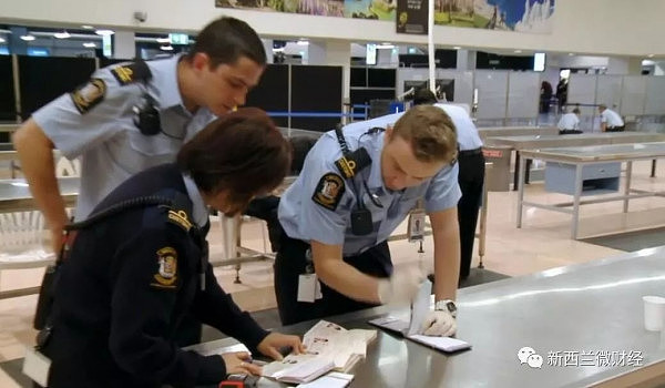 一名中国妹子被新西兰海关搜出3本中国护照，果然她是带着“特殊使命”来的…… - 10