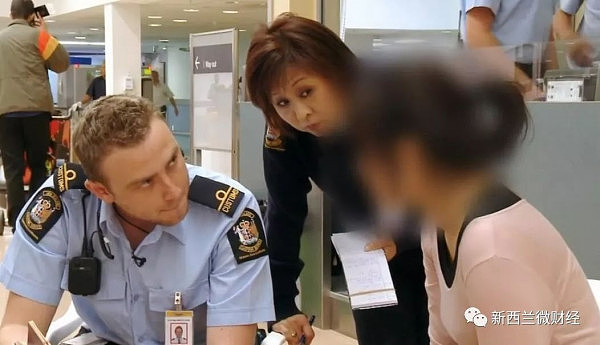 一名中国妹子被新西兰海关搜出3本中国护照，果然她是带着“特殊使命”来的…… - 13