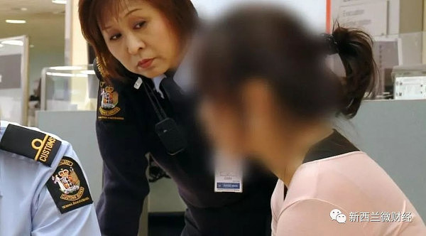一名中国妹子被新西兰海关搜出3本中国护照，果然她是带着“特殊使命”来的…… - 15