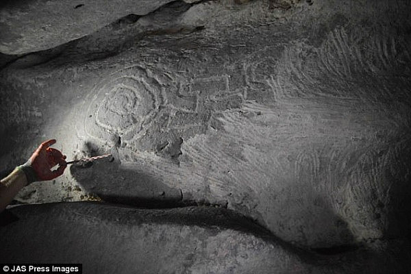 加勒比海存70个神秘洞穴 内刻古代奇怪壁画（组图） - 6