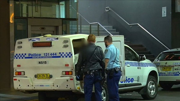 悉尼Chatswood火车站46岁男子遇袭 疑被16岁Teen砍伤大腿 - 3