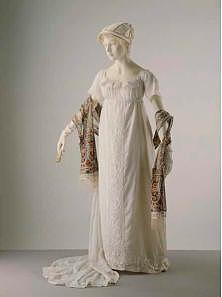3万五的香奈儿不能洗？看看18-19世纪，欧洲贵妇如何护理裙子