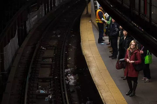 尿骚冲鼻老鼠成灾，一度被称为“世界上最危险的地方”，这就是让人又爱又恨的纽约地铁站 - 7