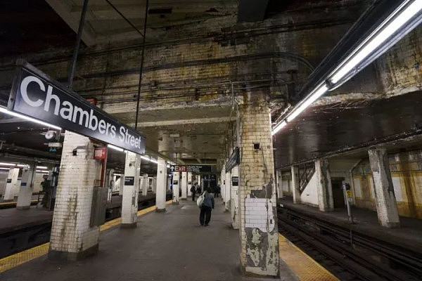 尿骚冲鼻老鼠成灾，一度被称为“世界上最危险的地方”，这就是让人又爱又恨的纽约地铁站 - 8