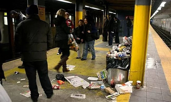 尿骚冲鼻老鼠成灾，一度被称为“世界上最危险的地方”，这就是让人又爱又恨的纽约地铁站 - 9