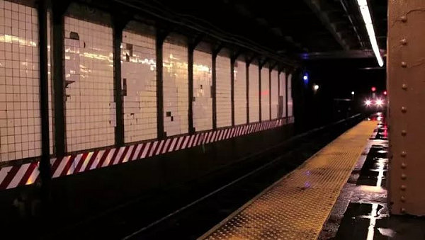 尿骚冲鼻老鼠成灾，一度被称为“世界上最危险的地方”，这就是让人又爱又恨的纽约地铁站 - 11
