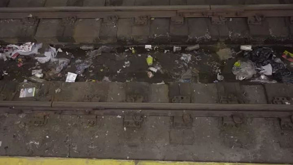 尿骚冲鼻老鼠成灾，一度被称为“世界上最危险的地方”，这就是让人又爱又恨的纽约地铁站 - 13