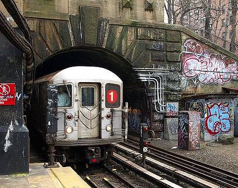 尿骚冲鼻老鼠成灾，一度被称为“世界上最危险的地方”，这就是让人又爱又恨的纽约地铁站 - 14