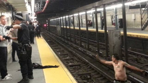 尿骚冲鼻老鼠成灾，一度被称为“世界上最危险的地方”，这就是让人又爱又恨的纽约地铁站 - 21