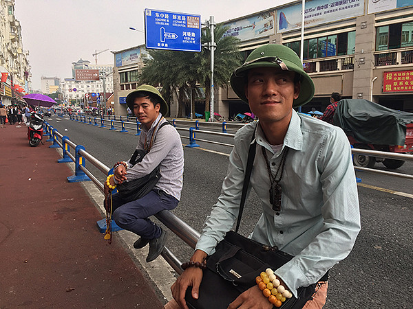 每天数千越南人往返广西跨国打工，官方正加强监管（图） - 3