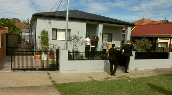 华人当心！悉尼亚裔家庭深夜遭持枪抢劫 劫匪目标为“佛教徒” - 2
