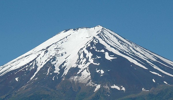 富士山秃了？“初冠雪”仅一周 山顶积雪因高温全化了（图） - 4