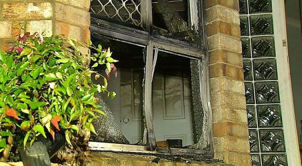 布里斯本民宅遭燃烧弹袭击 男屋主被烧成重伤 房屋严重毁损 - 3