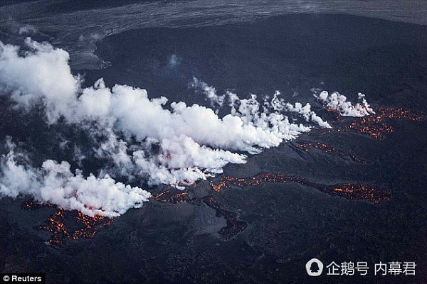 专家警告：冰岛最大的火山在被四次地震震动后“准备喷发”（组图） - 1