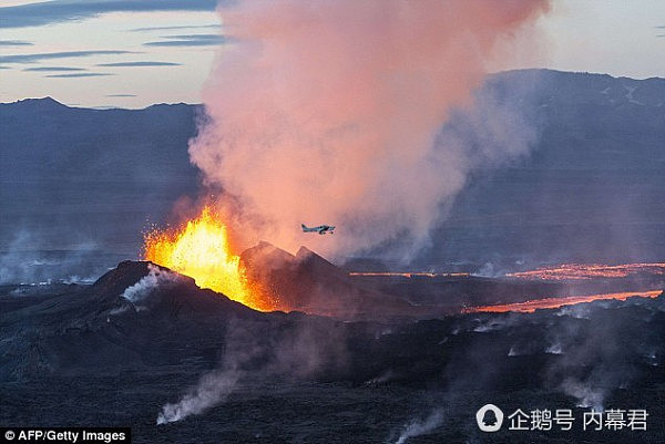 专家警告：冰岛最大的火山在被四次地震震动后“准备喷发”（组图） - 3