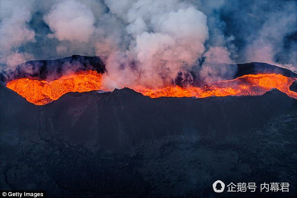 专家警告：冰岛最大的火山在被四次地震震动后“准备喷发”（组图） - 4