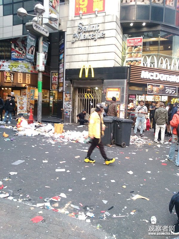 遍地垃圾！看看万圣节过后东京的惨状，日本人：不，这一定是中国（图） - 13
