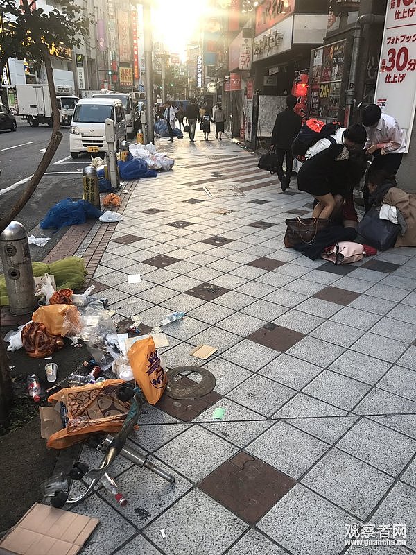 遍地垃圾！看看万圣节过后东京的惨状，日本人：不，这一定是中国（图） - 15