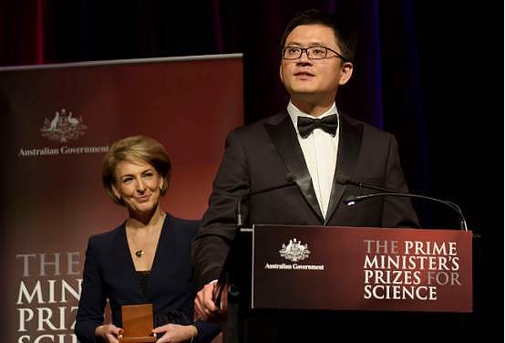 中国80后农村小伙获澳科学界最顶级大奖！至今未入籍 盼为祖国做贡献 - 13