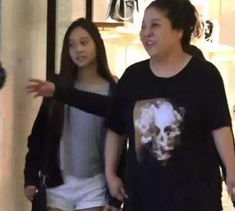 李连杰4个女儿近照，大女儿颜值最高，可是三女儿却被他宠上天！