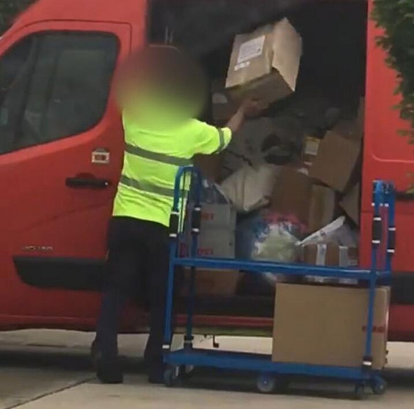 澳洲邮政曝出暴力分拣丑闻！快递员乱扔包裹遭引众怒 网友：把他开除了！（视频） - 3