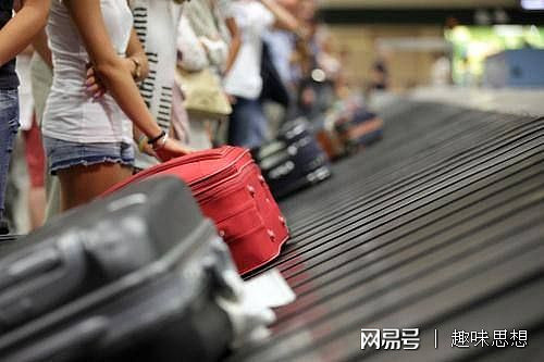 华人注意！曝光航空公司托运黑幕：以后托运行李，千万不能做这件事 - 1