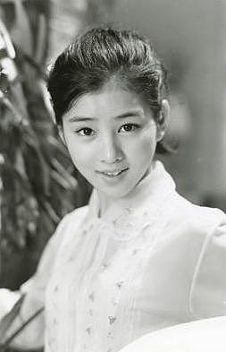 日本女演员吉永小百合喊话特朗普：不只珍珠港，广岛长崎你也不能忘！