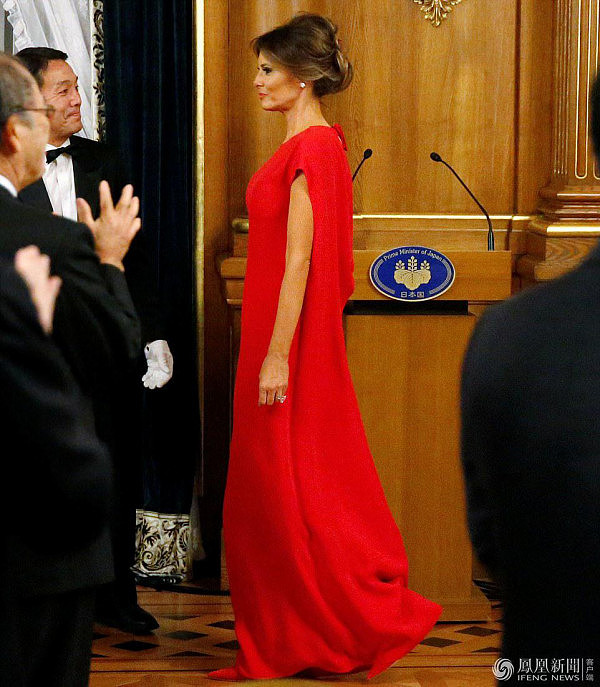日本国宴：美国第一夫人穿红裙 却败给了穿燕尾服的她（组图） - 4