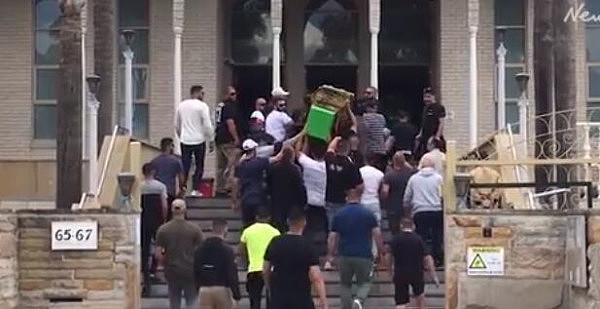 数百人汇聚清真寺送行！被撞身亡的悉尼8岁学童今日下葬（组图） - 3