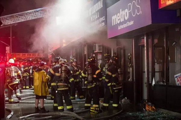 突发：华裔夫妇命丧纽约火灾 2死10伤 现场尖叫混乱...（组图） - 4