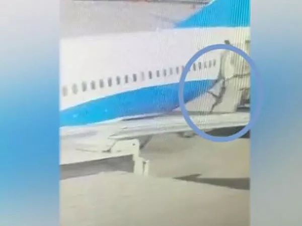 惊险！又有空姐从飞机上掉下来…厦门航空回应了(视频) - 1