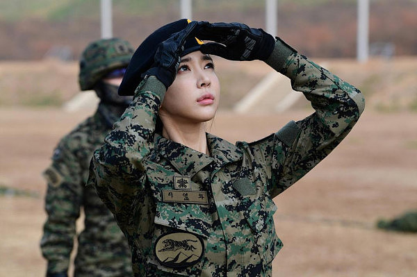 韩国肌肉女王颜值逆天，摇身一变成特战女兵，竟还被授荣誉少尉军衔（组图） - 3