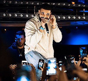 4664365500000578-5086833-The_incident_happened_as_Drake_performed_at_Marquee_after_perfor-a-3_1510785127262.jpg,0