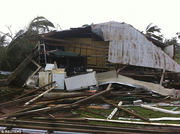 4667494400000578-5087897-Damage_to_Mission_Beach_in_Queensland_from_Cyclone_Yasi_in_2011_-a-16_1510817323428.jpg,0