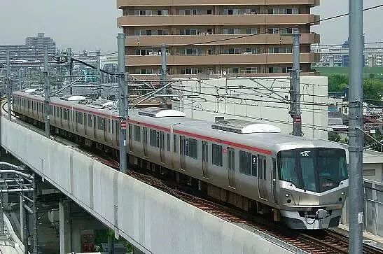 全世界都在赞叹“日本地铁为早发车20秒道歉”，日本人自己却这么说... - 1
