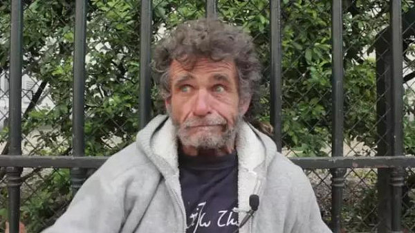 53岁的法国乞丐，一身肌肉意外走红，乞丐练得都比你好！