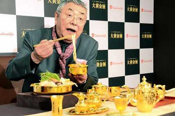 日本奢华黄金饭桌价值约590万元 堪称最贵一桌寿喜锅 - 1