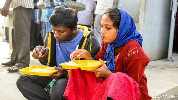 印度廉价食堂：5毛人民币一顿能吃到什么？