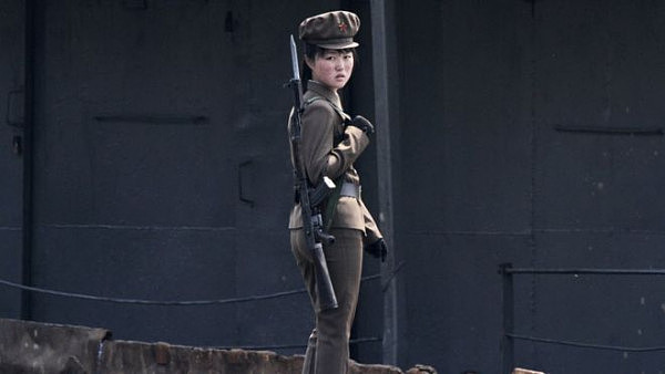 一名朝鲜女兵的特写：暴力、停经、被性侵...（组图） - 1