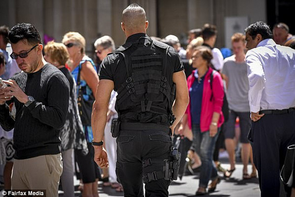 3E7B7F5E00000578-4334592-This_man_was_also_photographed_carrying_a_weapon_in_his_belt_des-a-2_1490133751455.jpg,0