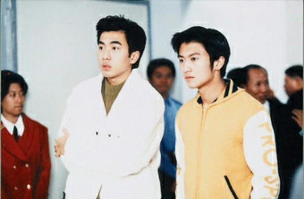 20年前谢霆锋和刘恺威拍戏，颜值差距告诉你什么叫底子好！