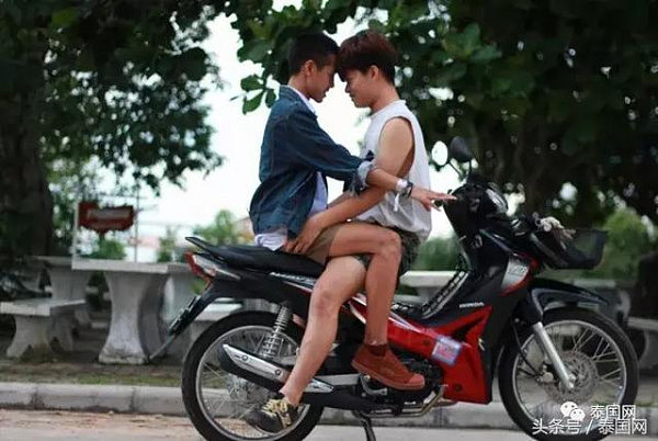 泰国式“虐狗”：男孩子的爱情，女孩来捣什么乱？