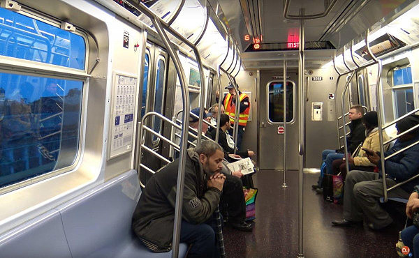 纽约花了7.4亿买新地铁，第一天就跑不下去了…… - 1