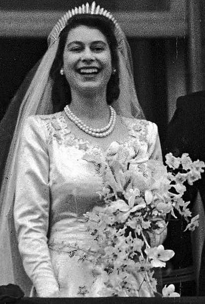 女王婚姻也有很多瑕疵，她到底看上王夫哪点，心甘情愿过了70年