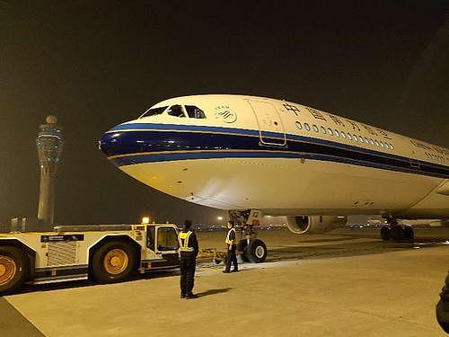 1.7万中国游客被困巴厘岛 6架中国客机急赴接人（组图） - 1