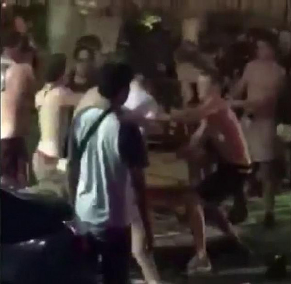 从澳洲打到印尼！Schoolies在巴厘岛街头大打出手 游客被惊呆（视频） - 3