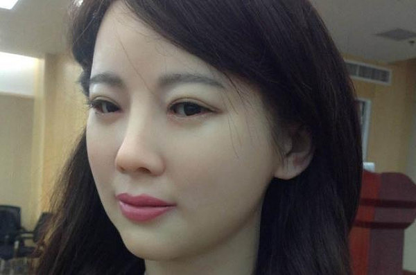 中国首个美女机器人，温柔善良多才多艺，家庭服务能力超过美日